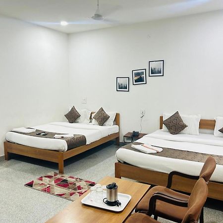 Hotel Queens Comfort Mysore Exteriör bild