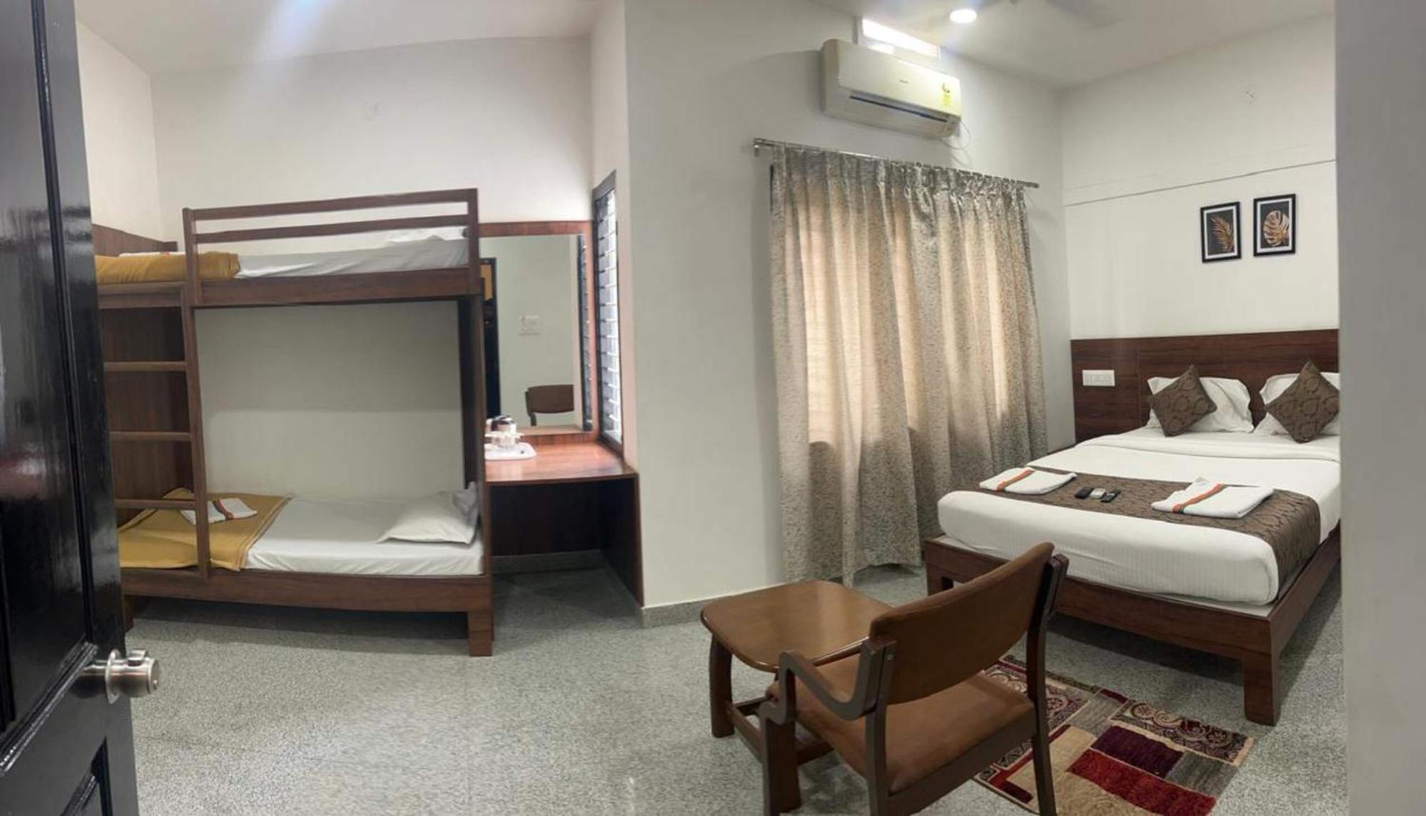 Hotel Queens Comfort Mysore Exteriör bild