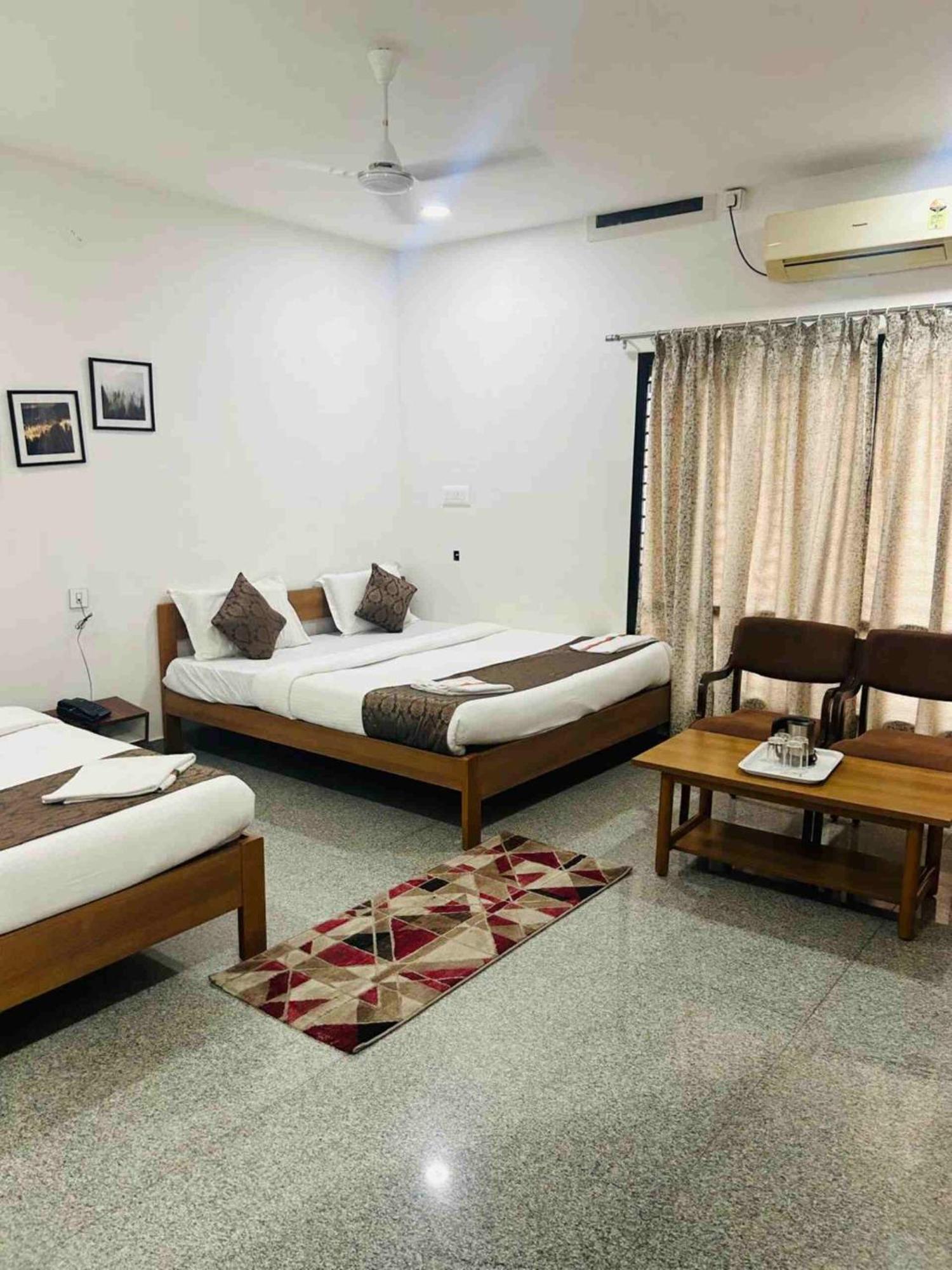 Hotel Queens Comfort Mysore Exteriör bild