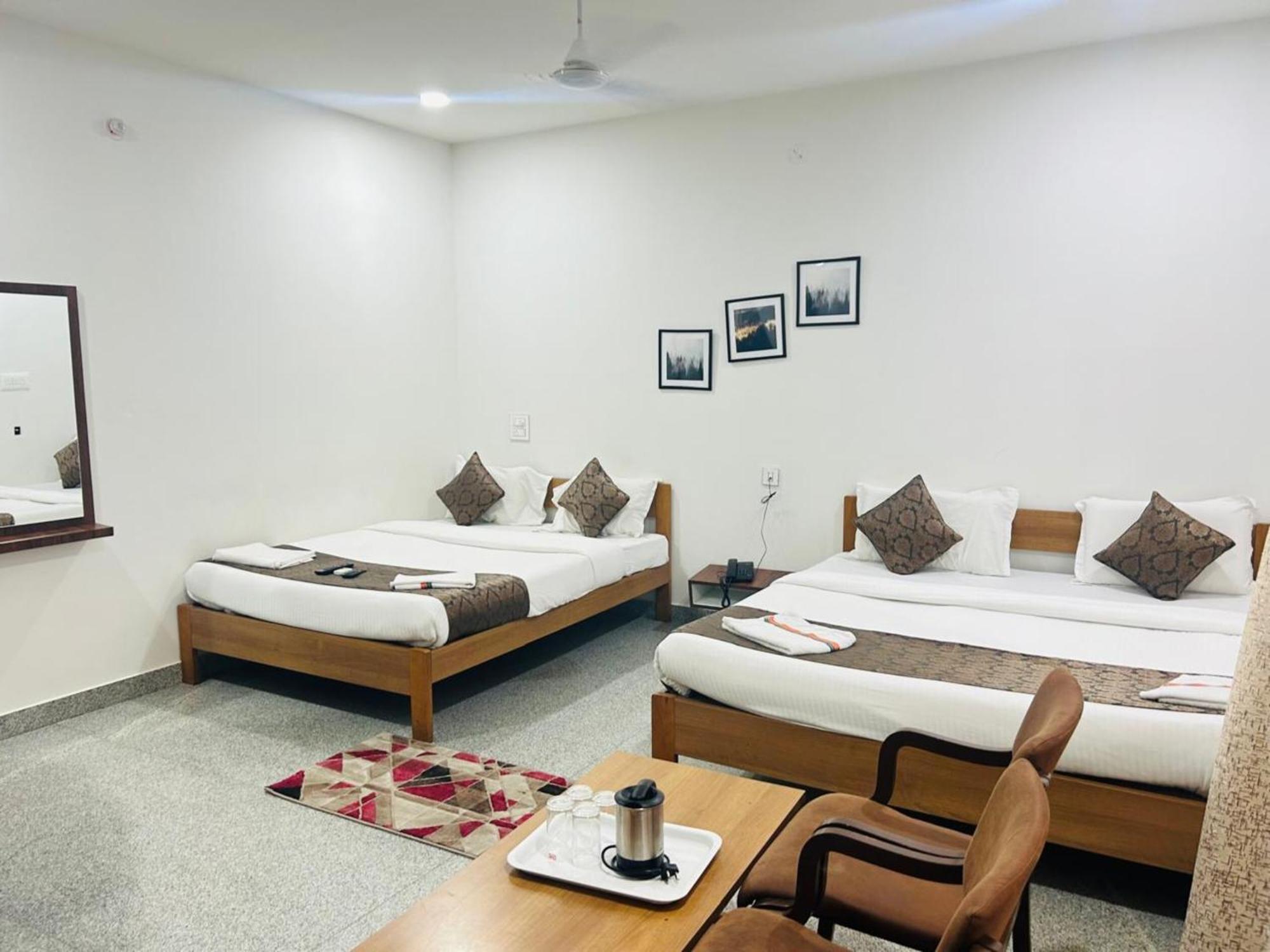Hotel Queens Comfort Mysore Exteriör bild