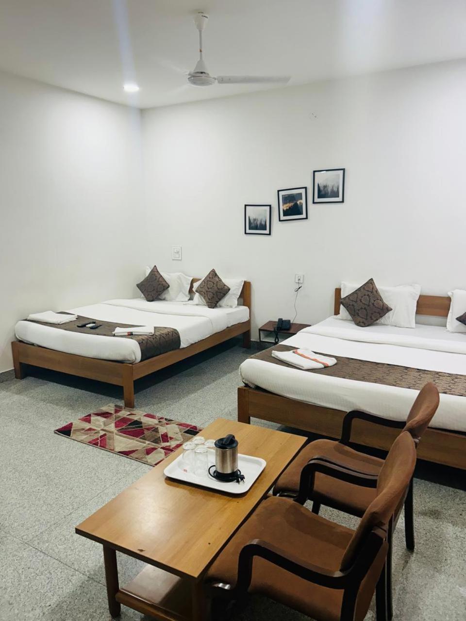 Hotel Queens Comfort Mysore Exteriör bild