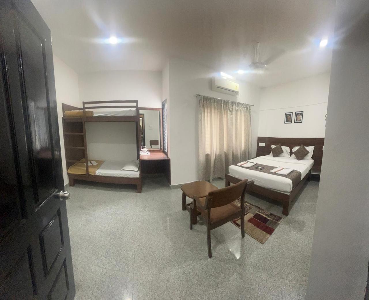 Hotel Queens Comfort Mysore Exteriör bild