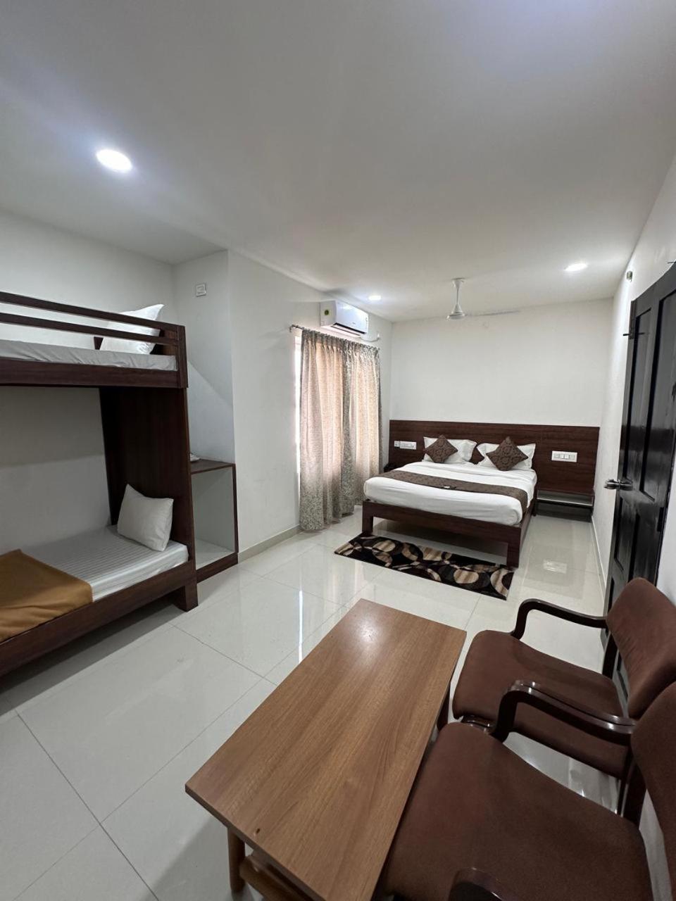 Hotel Queens Comfort Mysore Exteriör bild