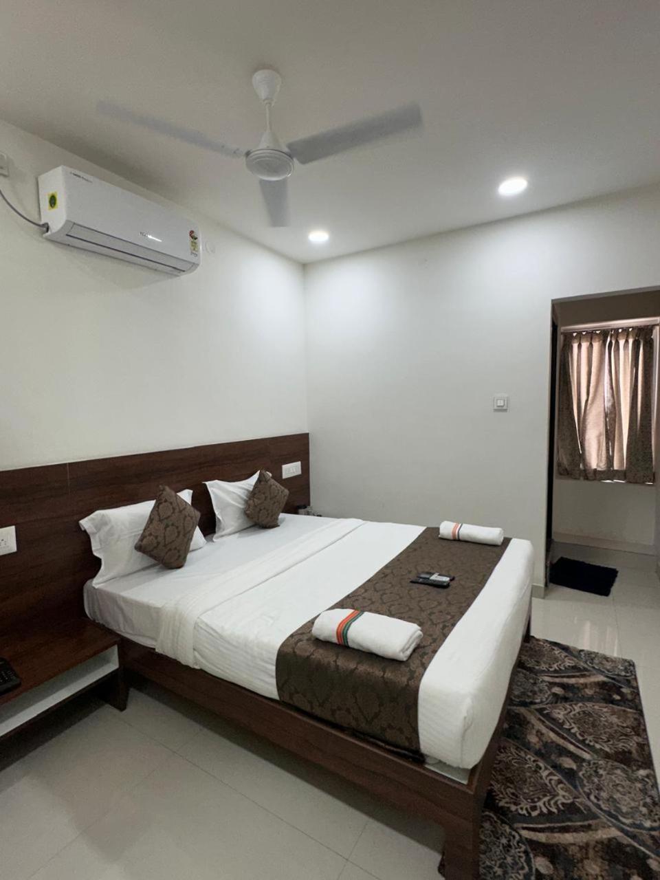 Hotel Queens Comfort Mysore Exteriör bild