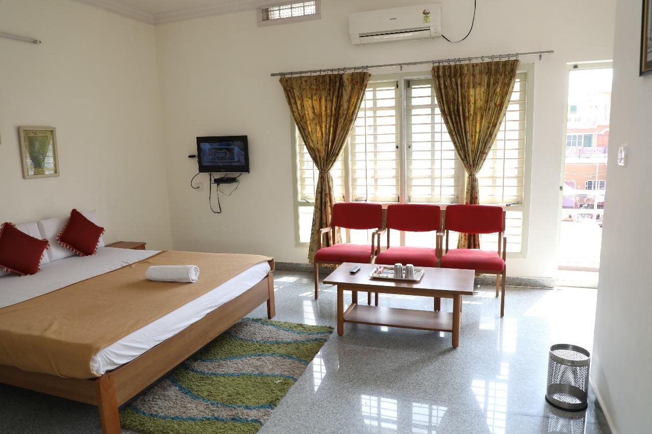 Hotel Queens Comfort Mysore Exteriör bild
