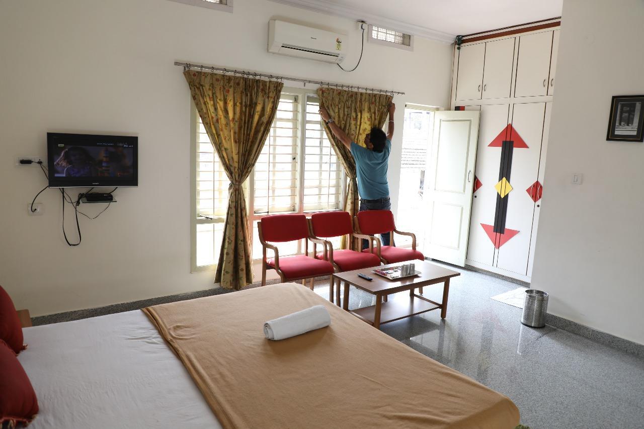 Hotel Queens Comfort Mysore Exteriör bild